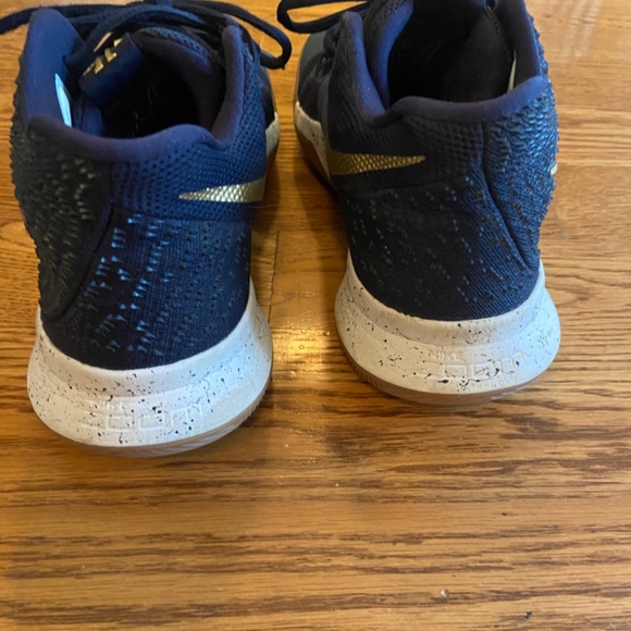 Nike Kyrie 3 Obsidian - Picture 4 of 6